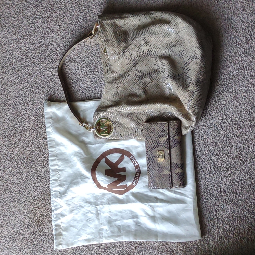 Matching Michael Kors Handbag and Wallet set